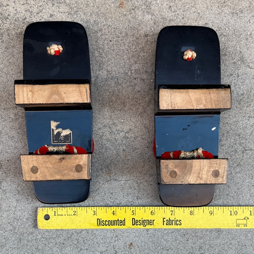 Authentic Japanese Black Wooden Geta - Picture 5 of 7